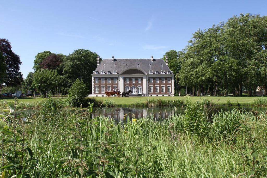 Kasteel Pietersheim Maastricht - Lanaken Hotel ภายนอก รูปภาพ