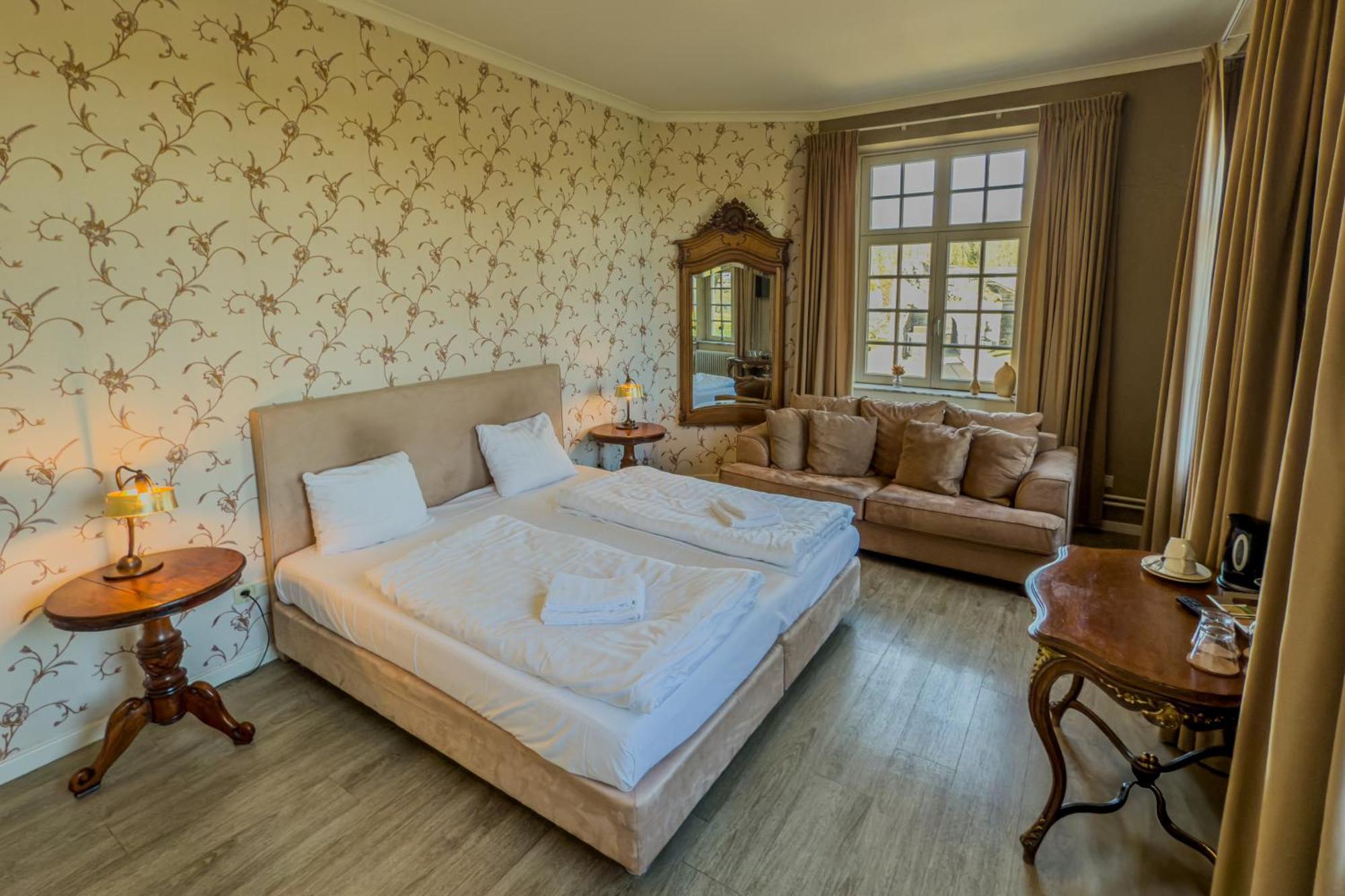 Kasteel Pietersheim Maastricht - Lanaken Hotel ภายนอก รูปภาพ