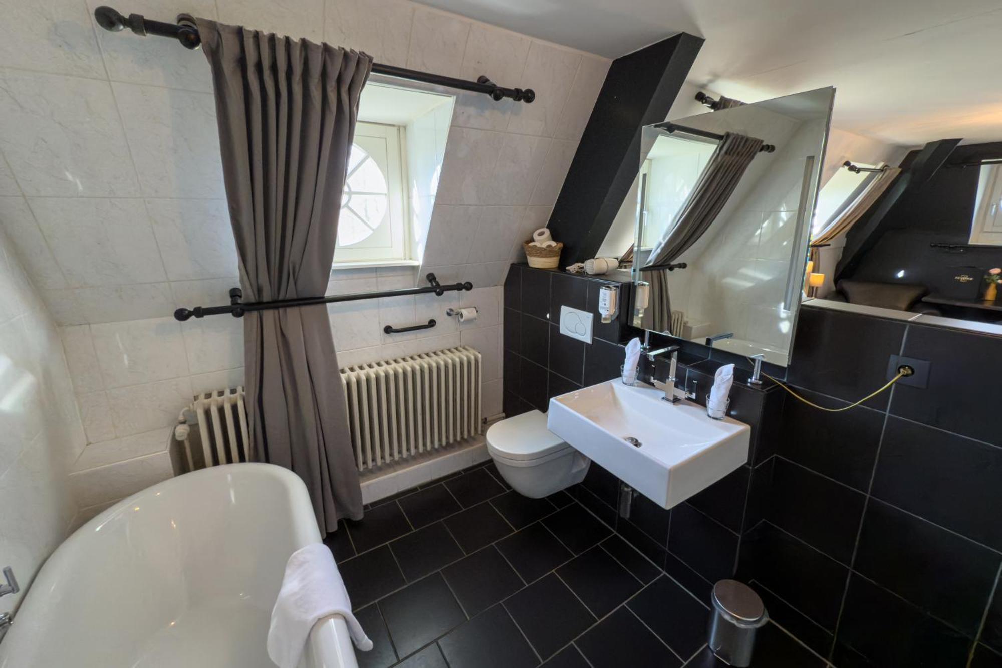 Kasteel Pietersheim Maastricht - Lanaken Hotel ภายนอก รูปภาพ